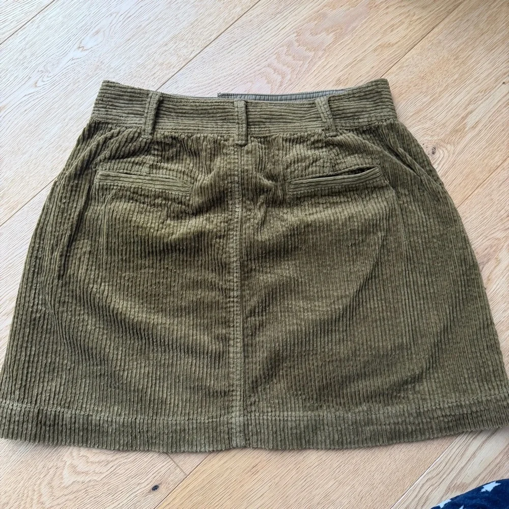 Madewell Corduroy A-Line Front pocket Mini Skirt front  in Olive  Green - 4 - Picture 7 of 13